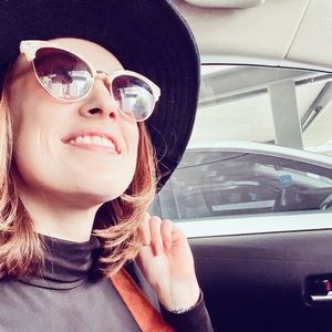 Meet your Posher, Adria